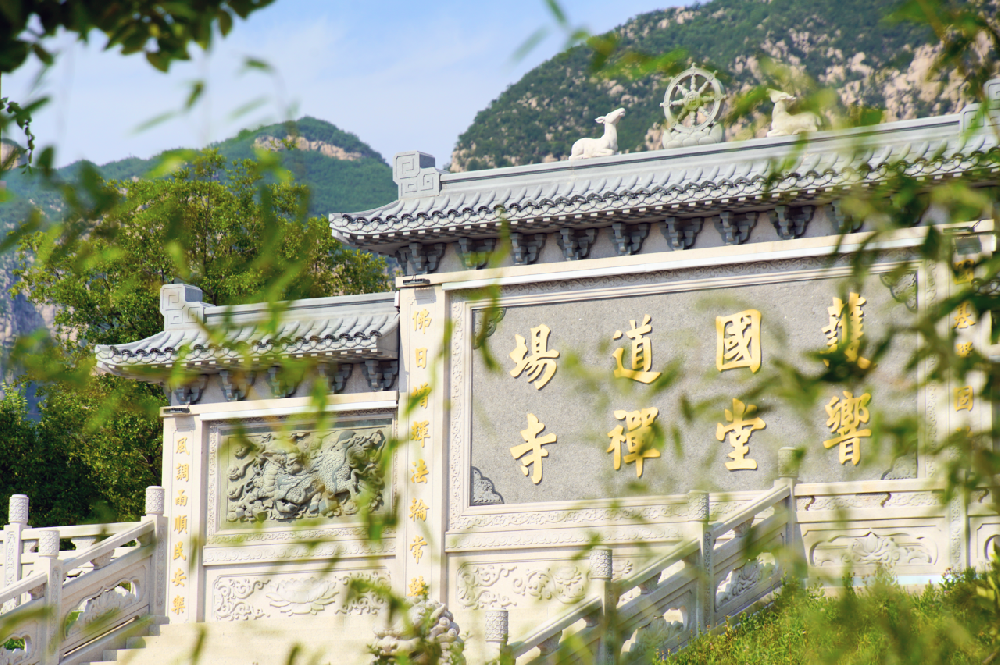 这届年轻人，为何爱上了响堂山 ？